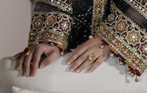 TRIANGLE RING