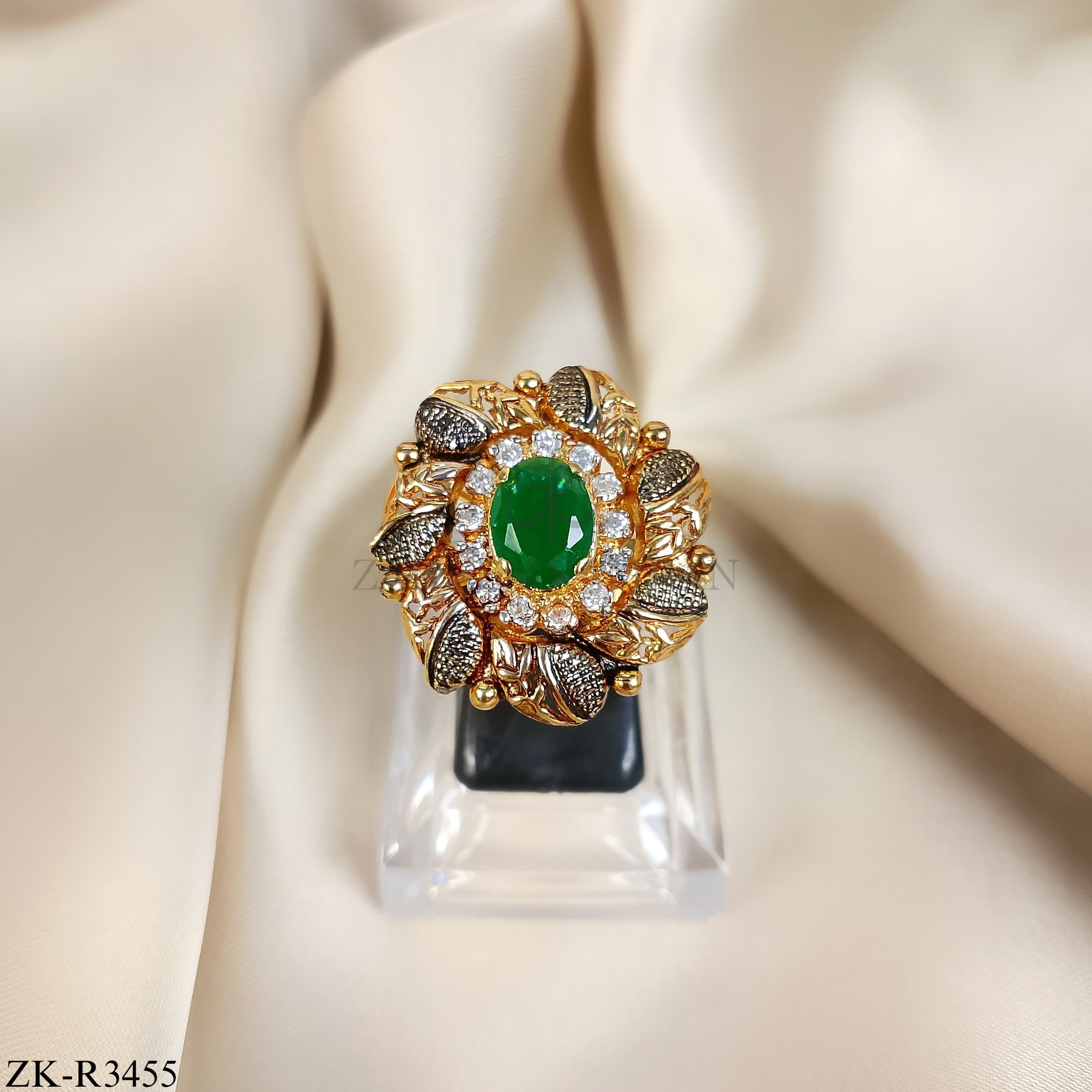 EMERALD RING