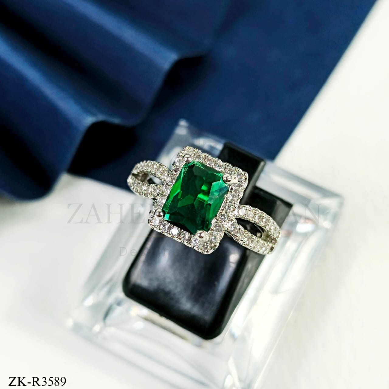 EMERALD RING