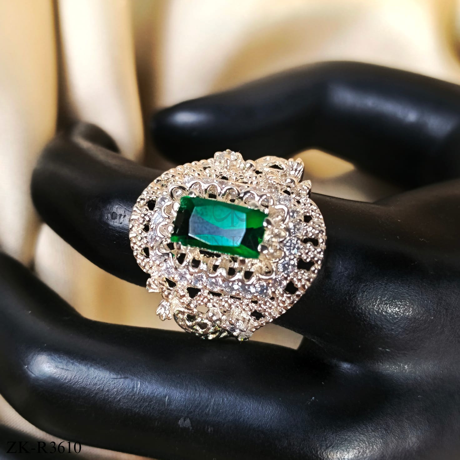 EMERALD RING