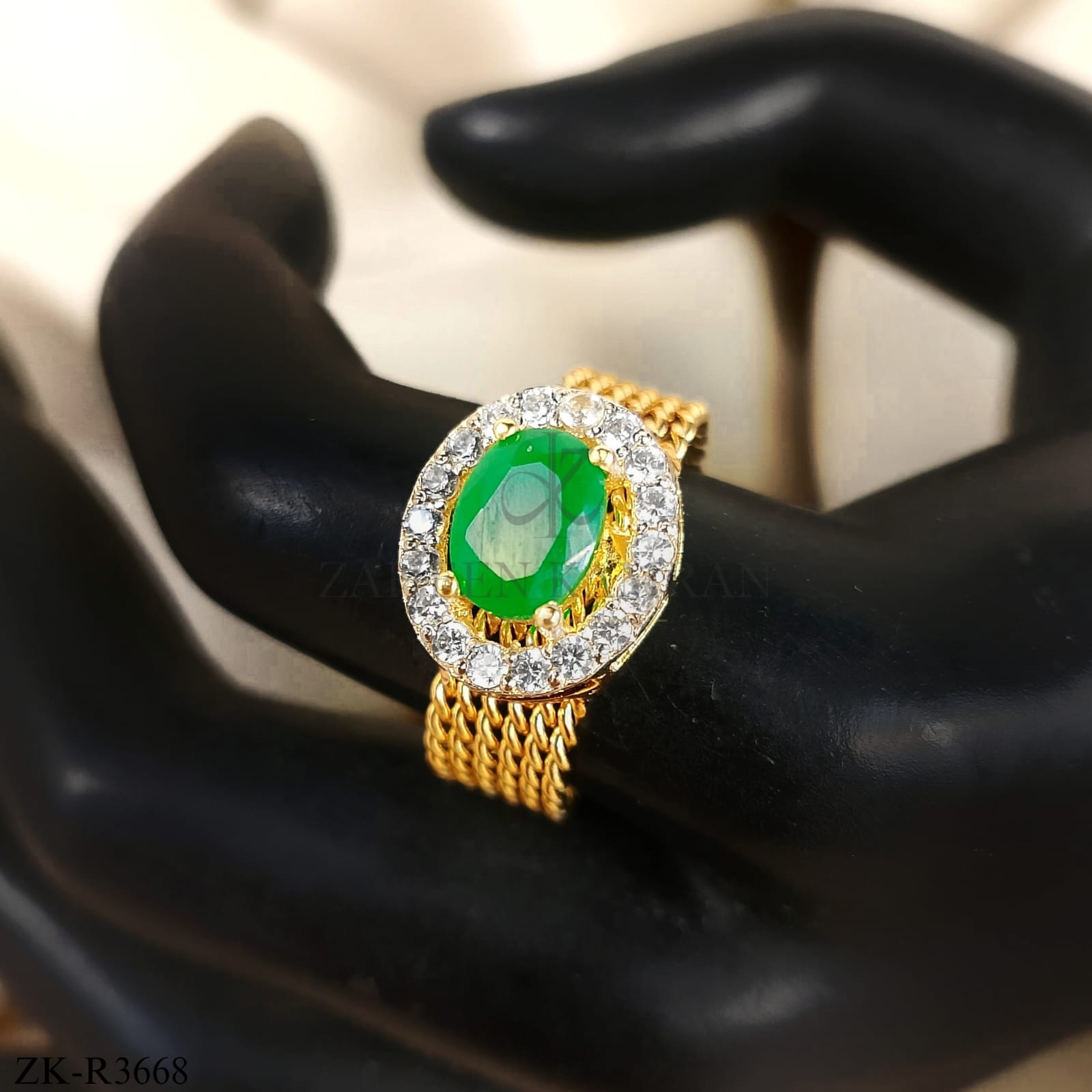 EMERALD RING