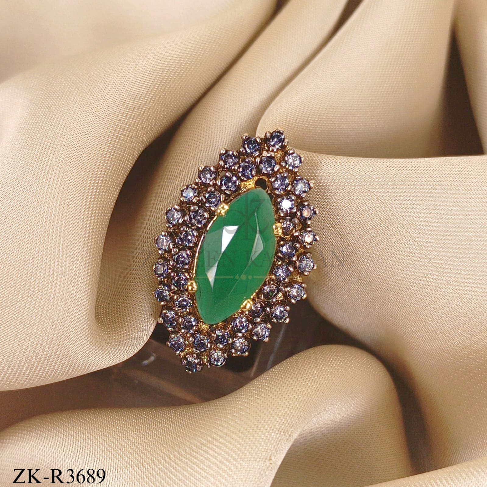 EMERALD RING
