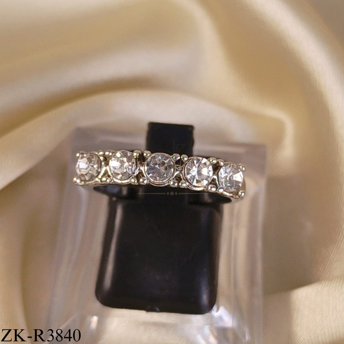 ZIRCONIAN SILVER RING