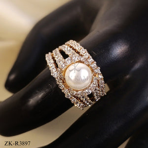 PEARL CENTER HALO WITH ZIRCONS RING