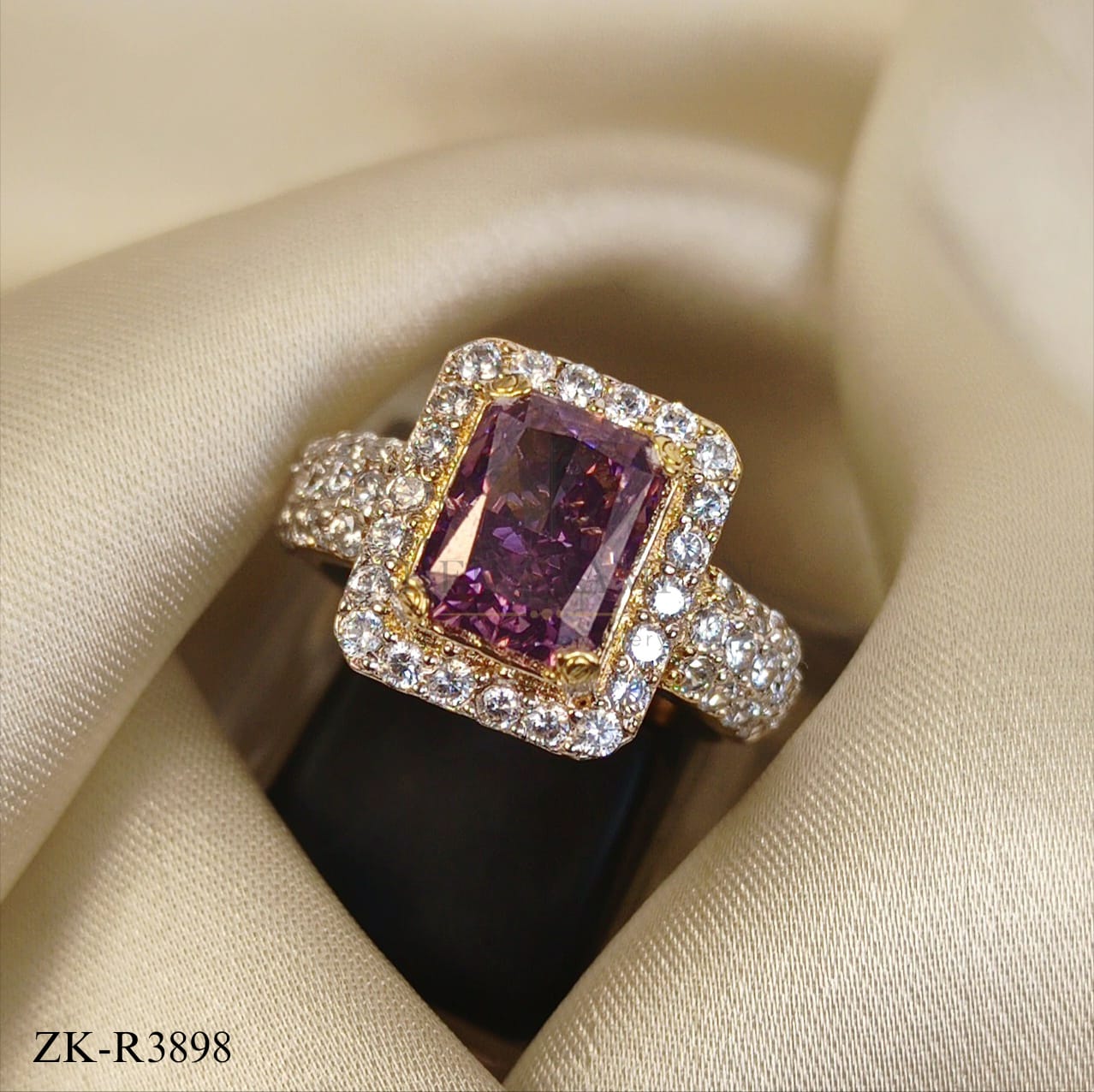 AMETHYST SQUARE CENTER WITH ZIRCONIAN RING