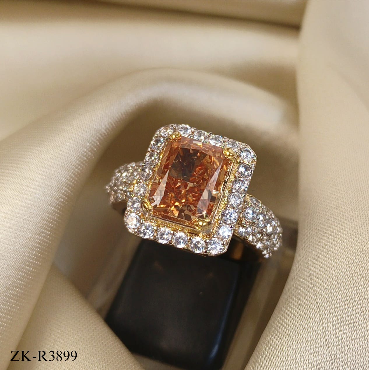 CHAMPAGNE SQUARE CENTER WITH ZIRCONIAN RING