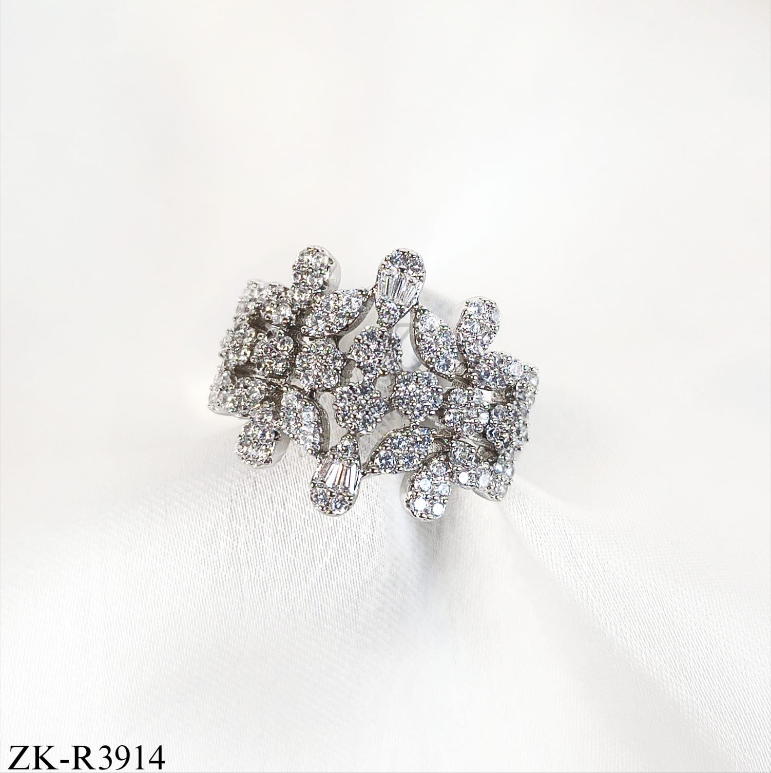 FLORAL SILVER ZIRCONIAN RING