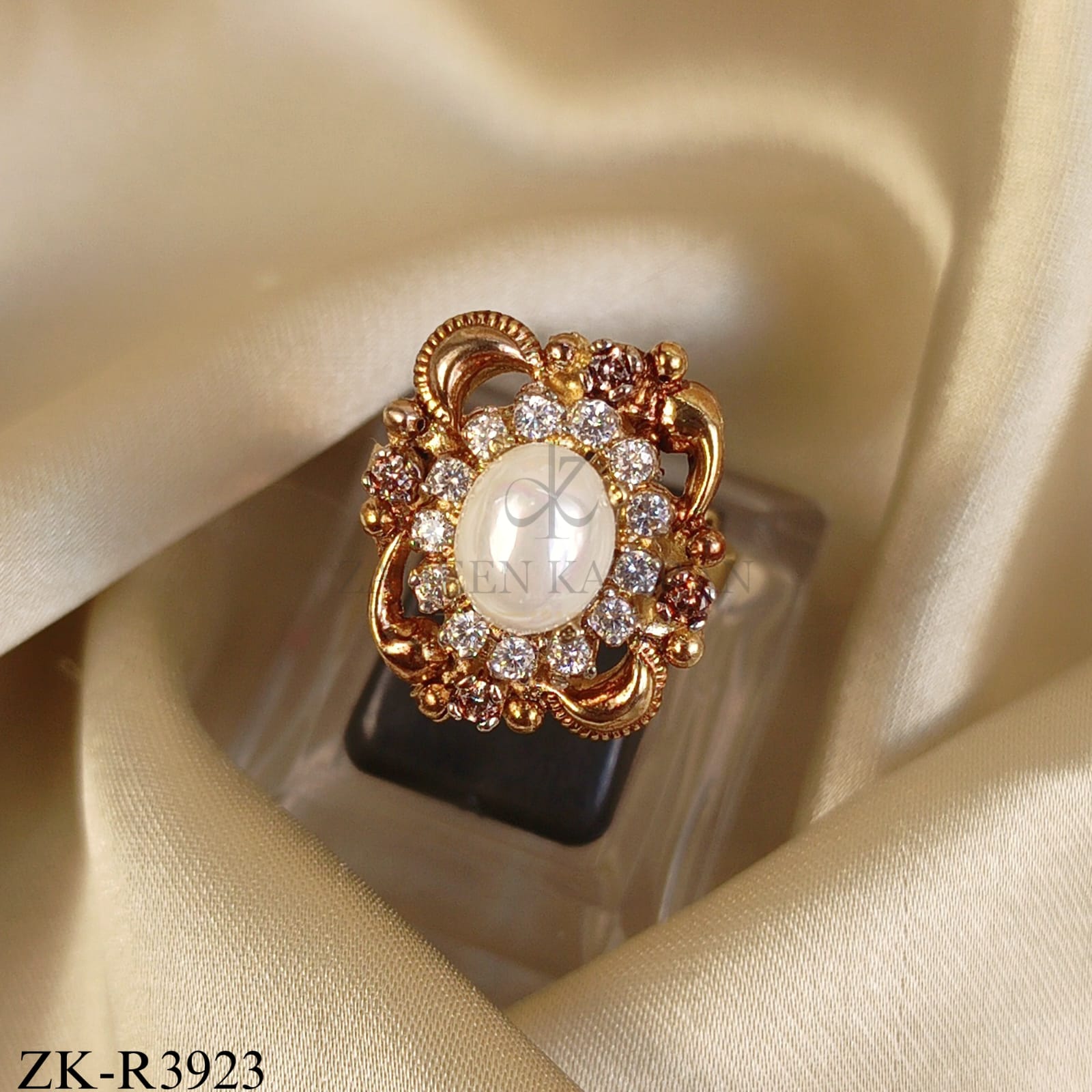 GOLDEN WHITE OPAL RING