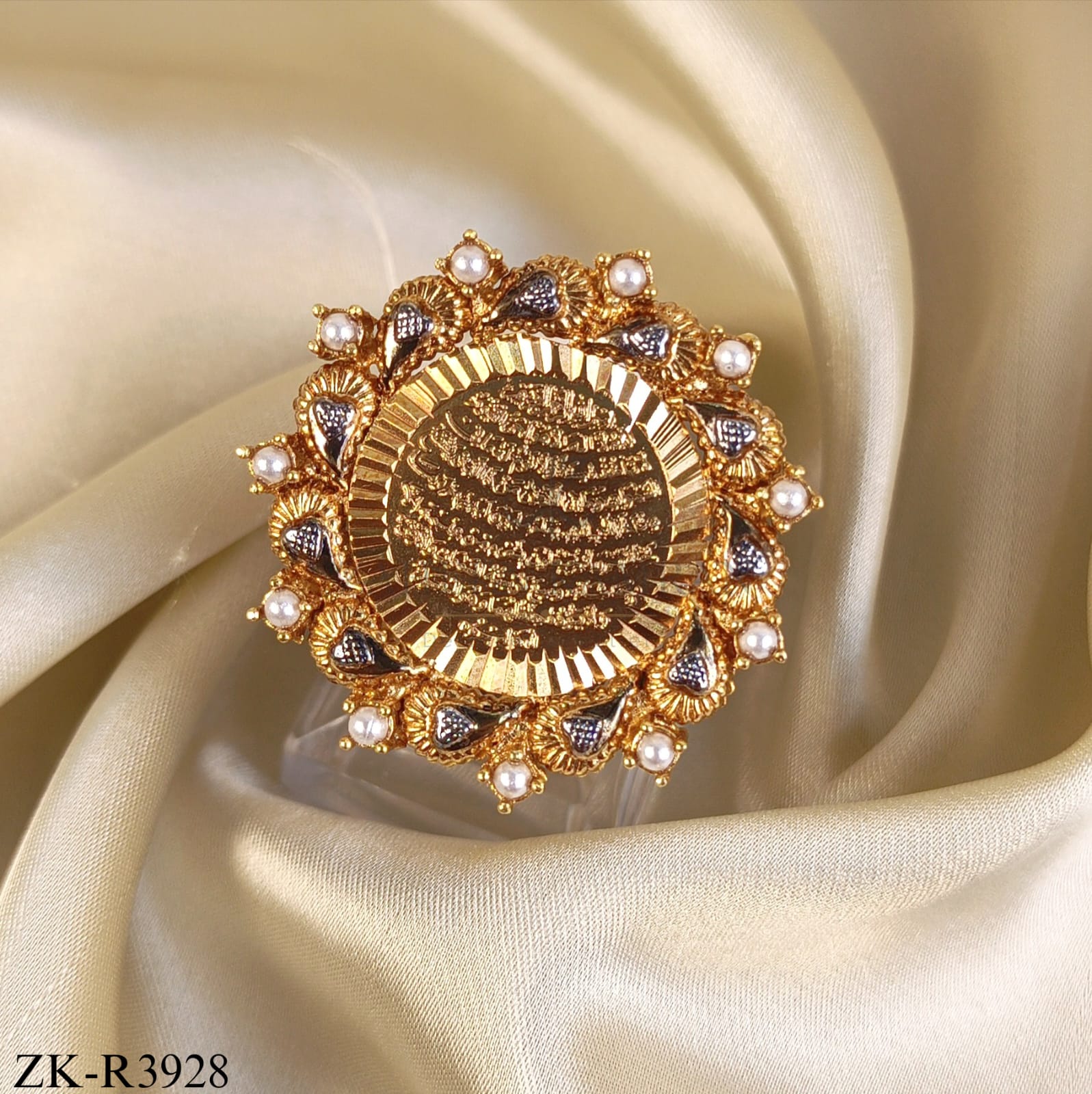 GOLDEN CALLIGRAPHY PEARLS RING