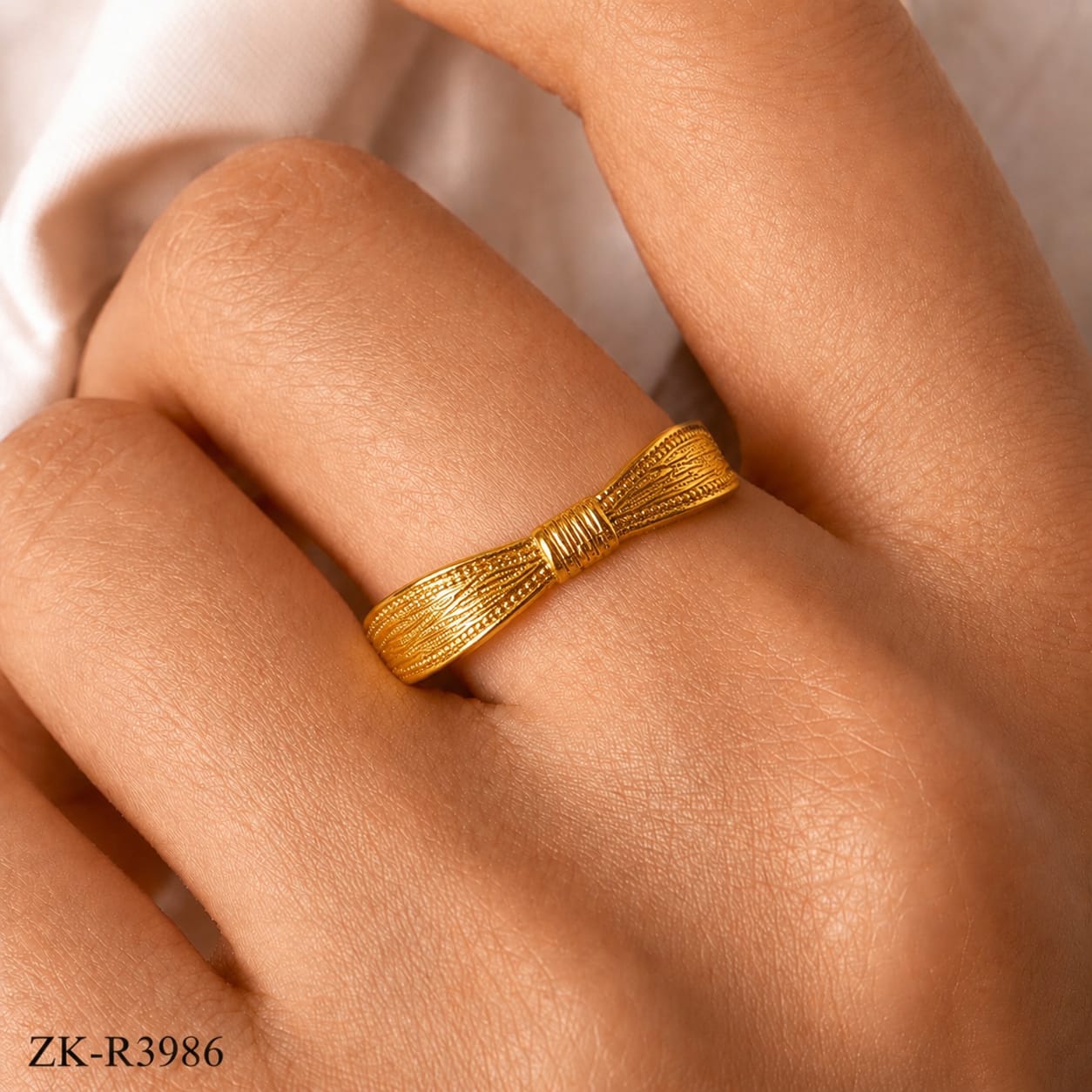 GOLDEN BOW RING