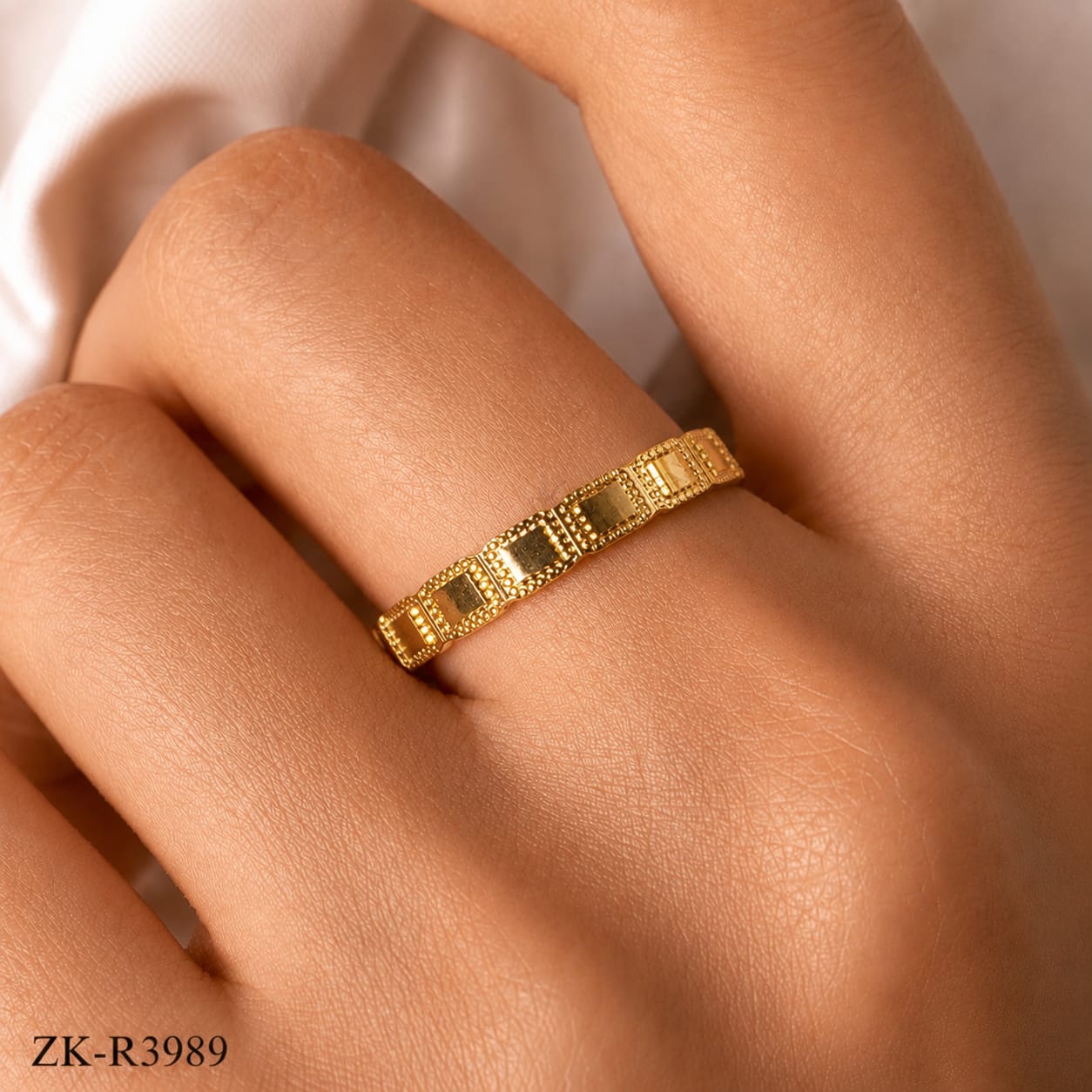 DOT BORDER RING
