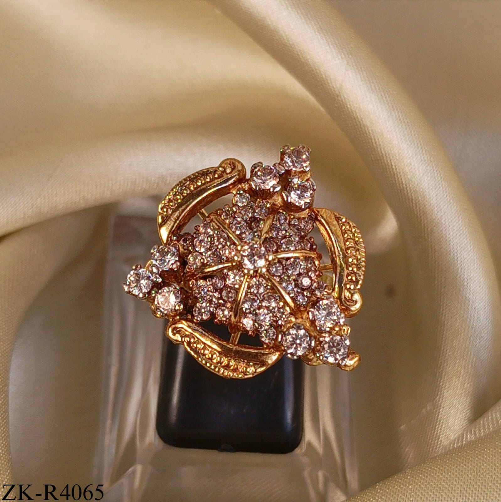 CLEAR STONES RING