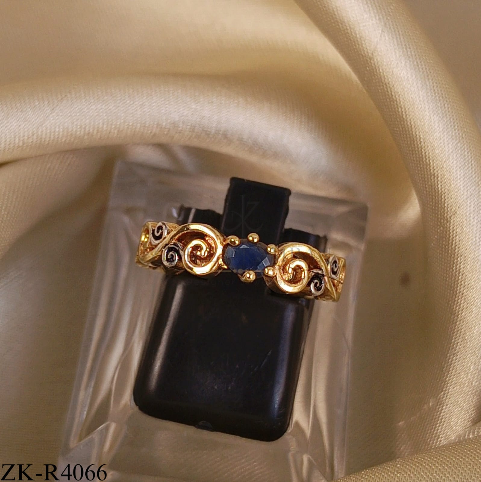 SAPPHIRE SPIRAL RING