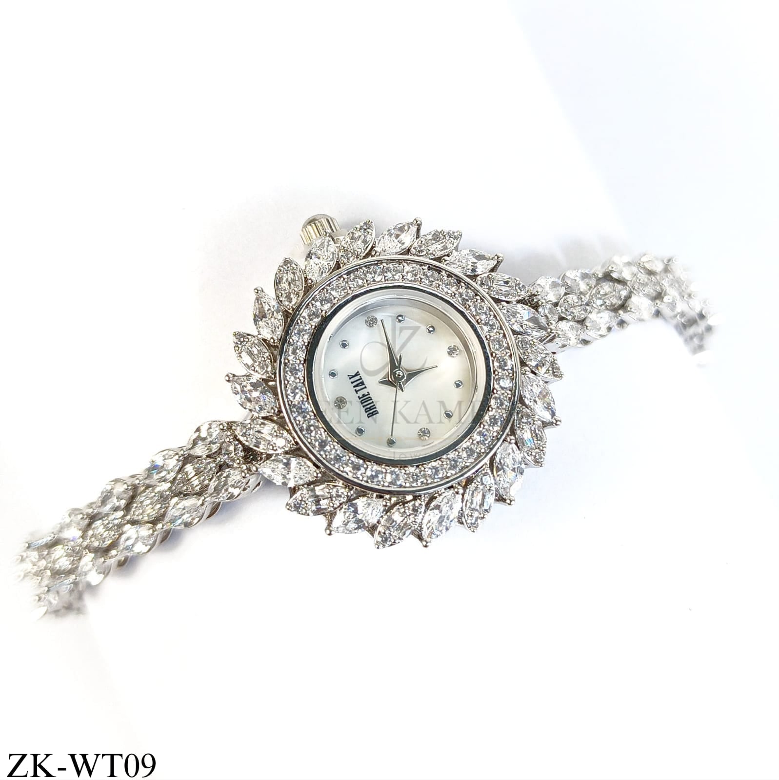 SILVER ROUND DIAL WATCH WITH ZIRCONIA BLOOM