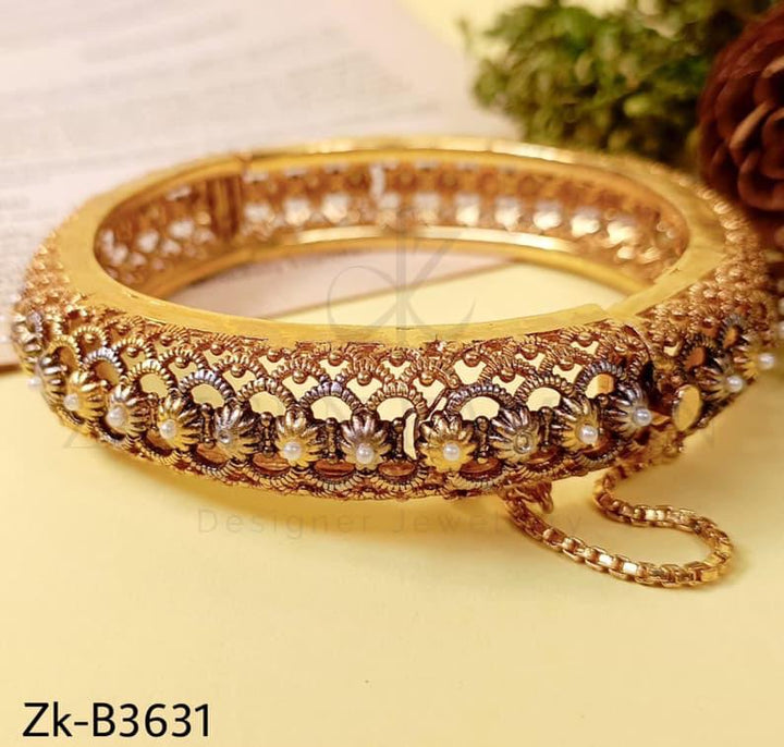 ONYXIA BANGLE