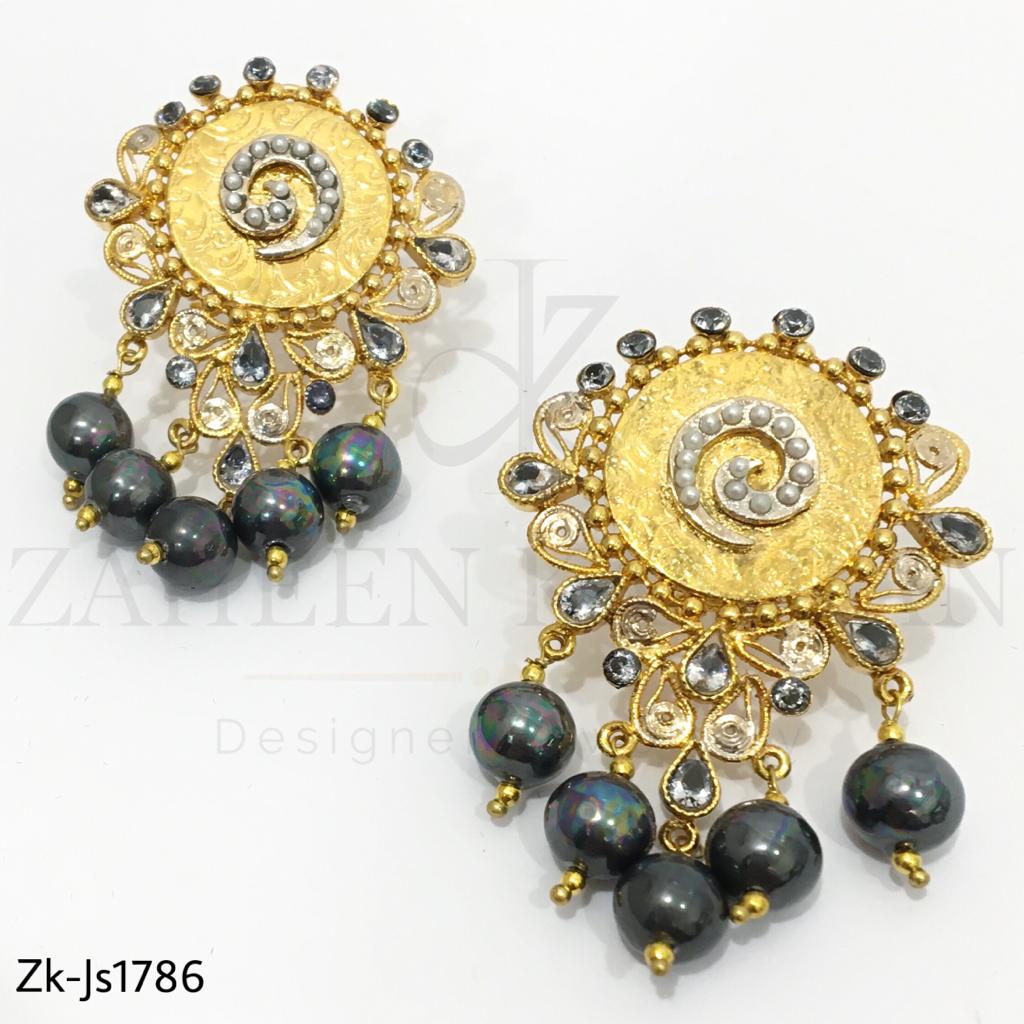 Amazing Designed Choker Set