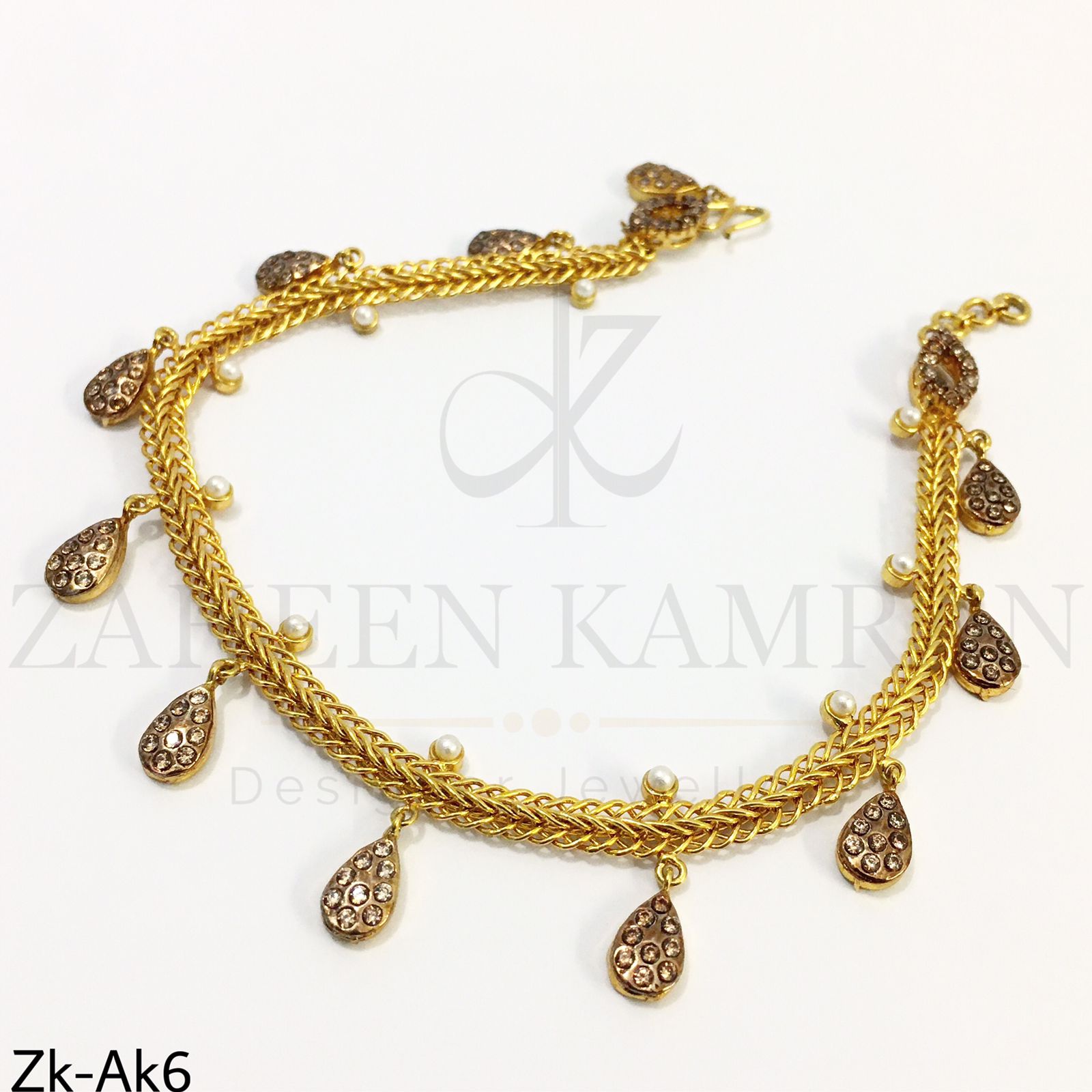 Stylish anklet