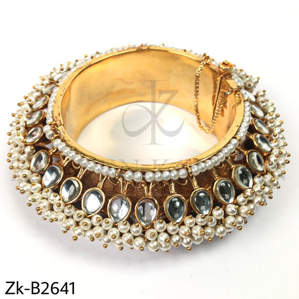 Pearl clustered bangle