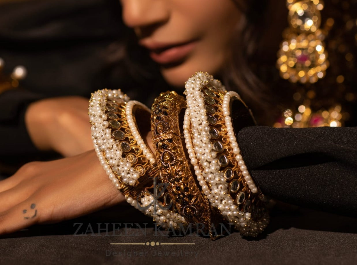 Pearl clustered bangle