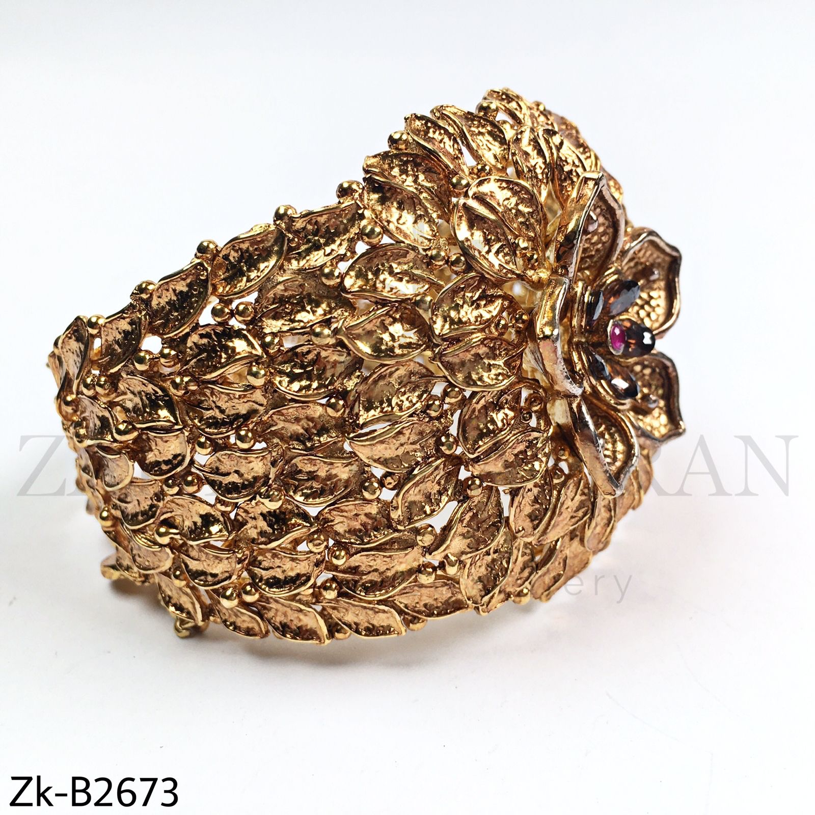 Leaflet golden bangle.