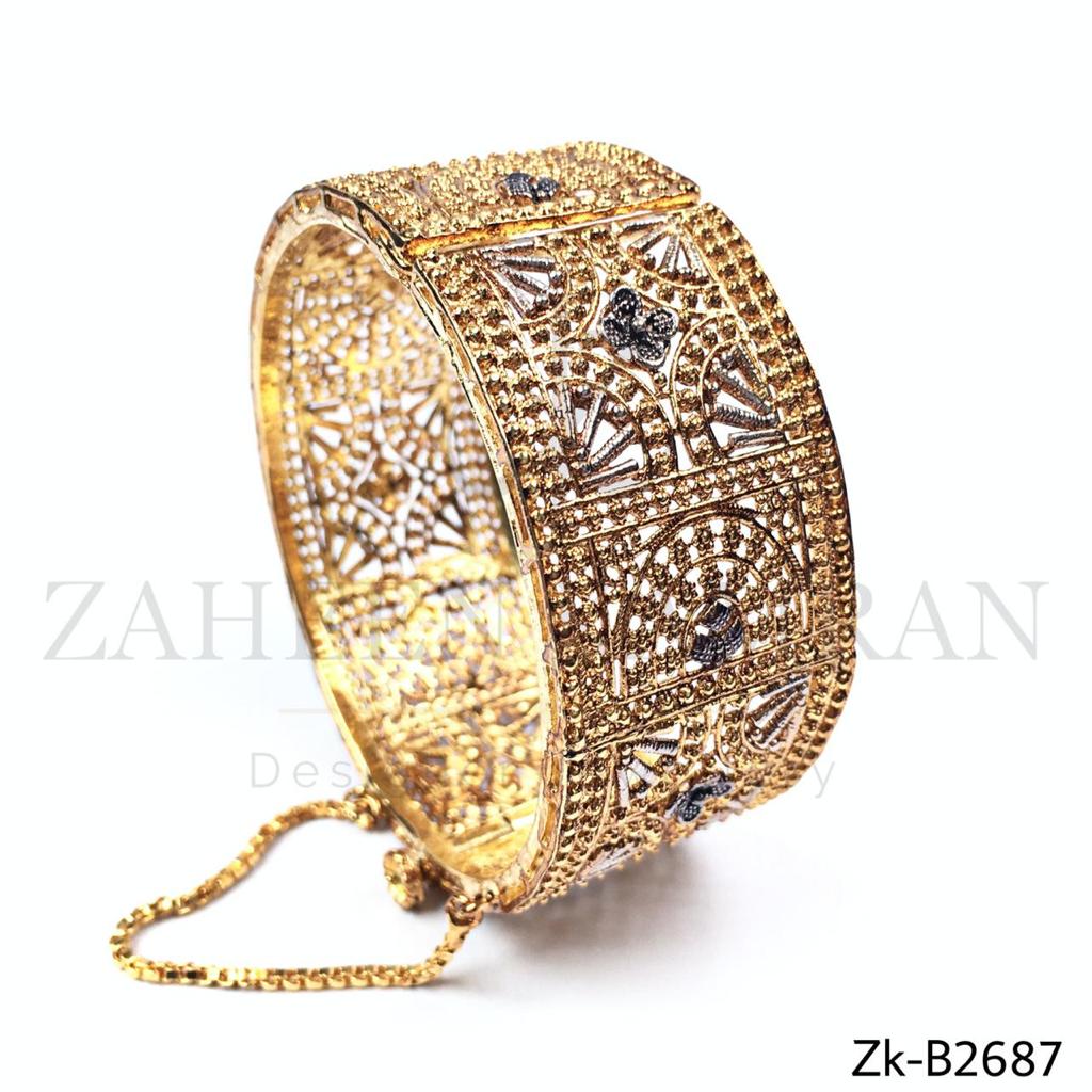 Exclusive party pick bangle