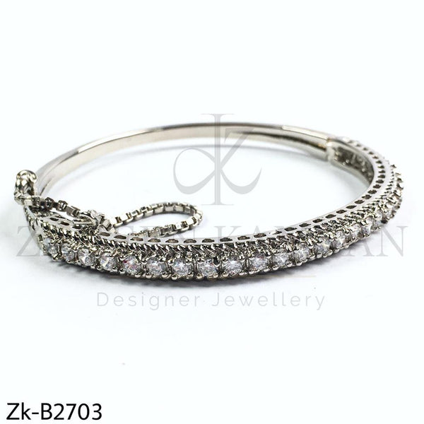 Classy silver bangle.