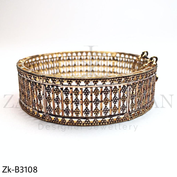 Splendid bridal bangle.