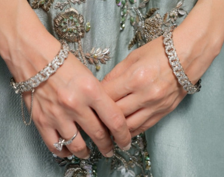 Elegant silver bangle