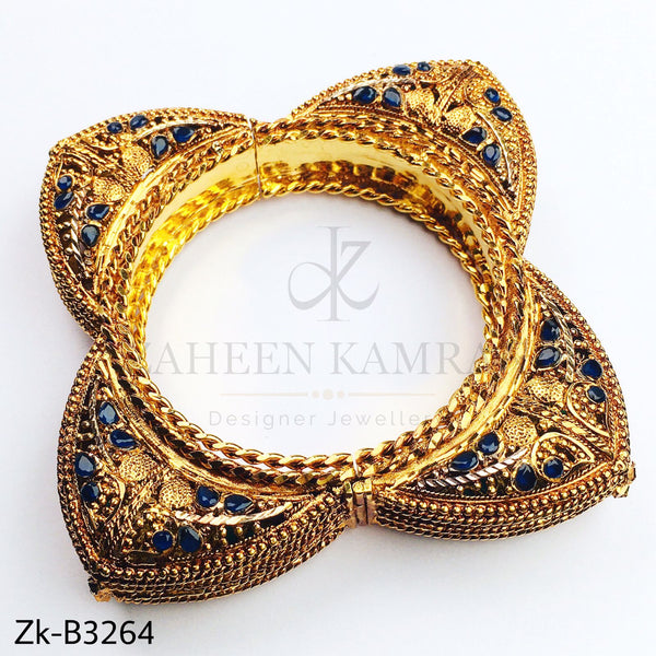 Delightful golden bangle.