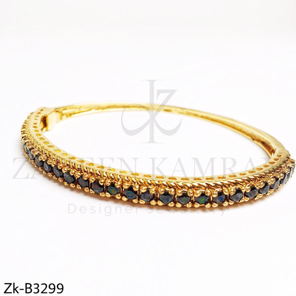 Golden sleek bangle.