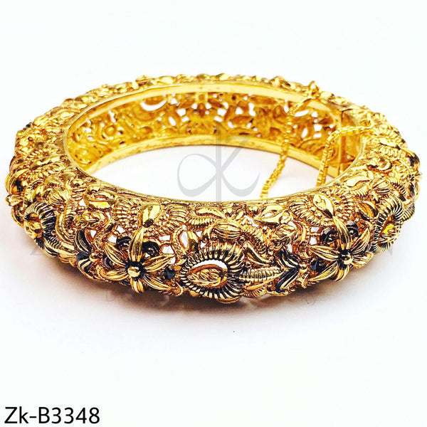 Luxurious golden bangle