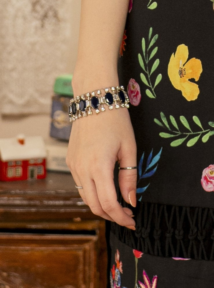 Ovate silver bracelet.