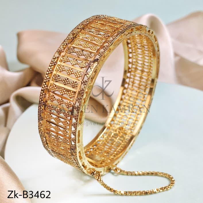 CLASSY GOLDEN BANGLE