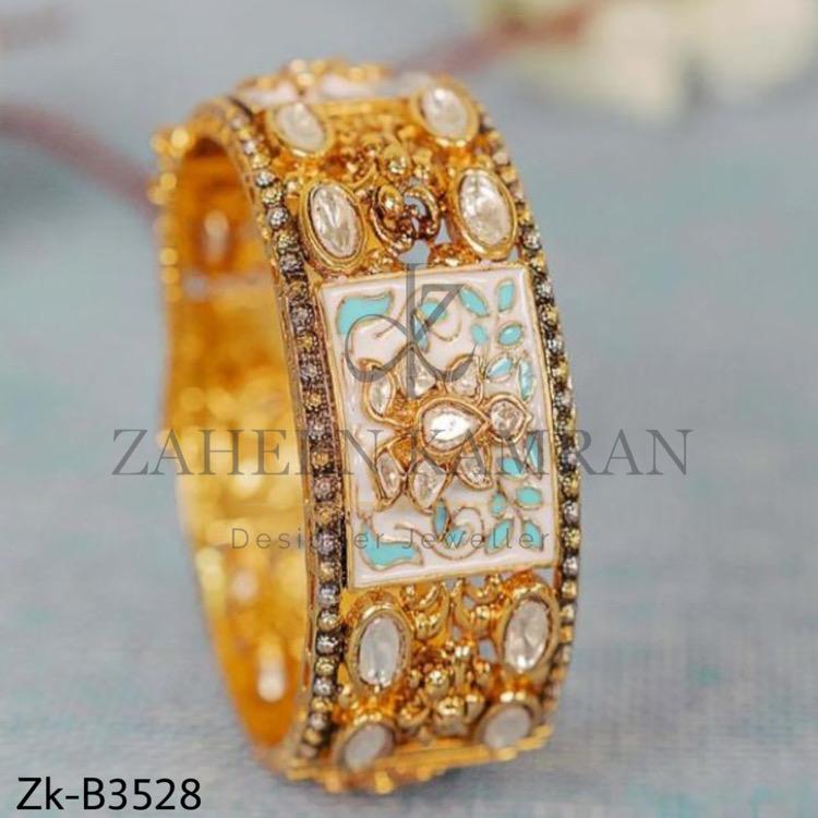 EMIRA BANGLE