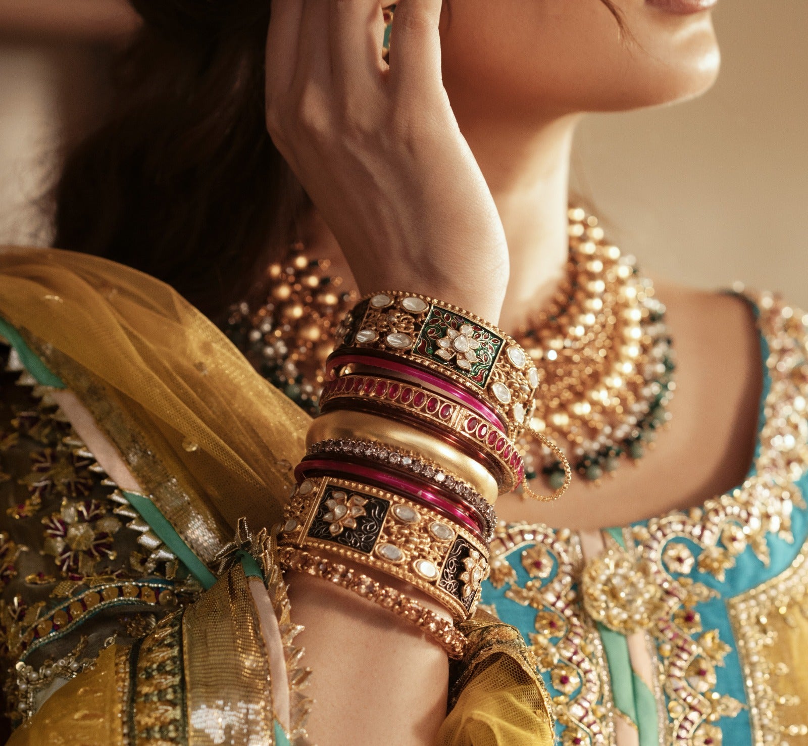 EMIRA BANGLE