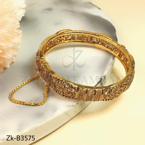 IZEL BANGLE