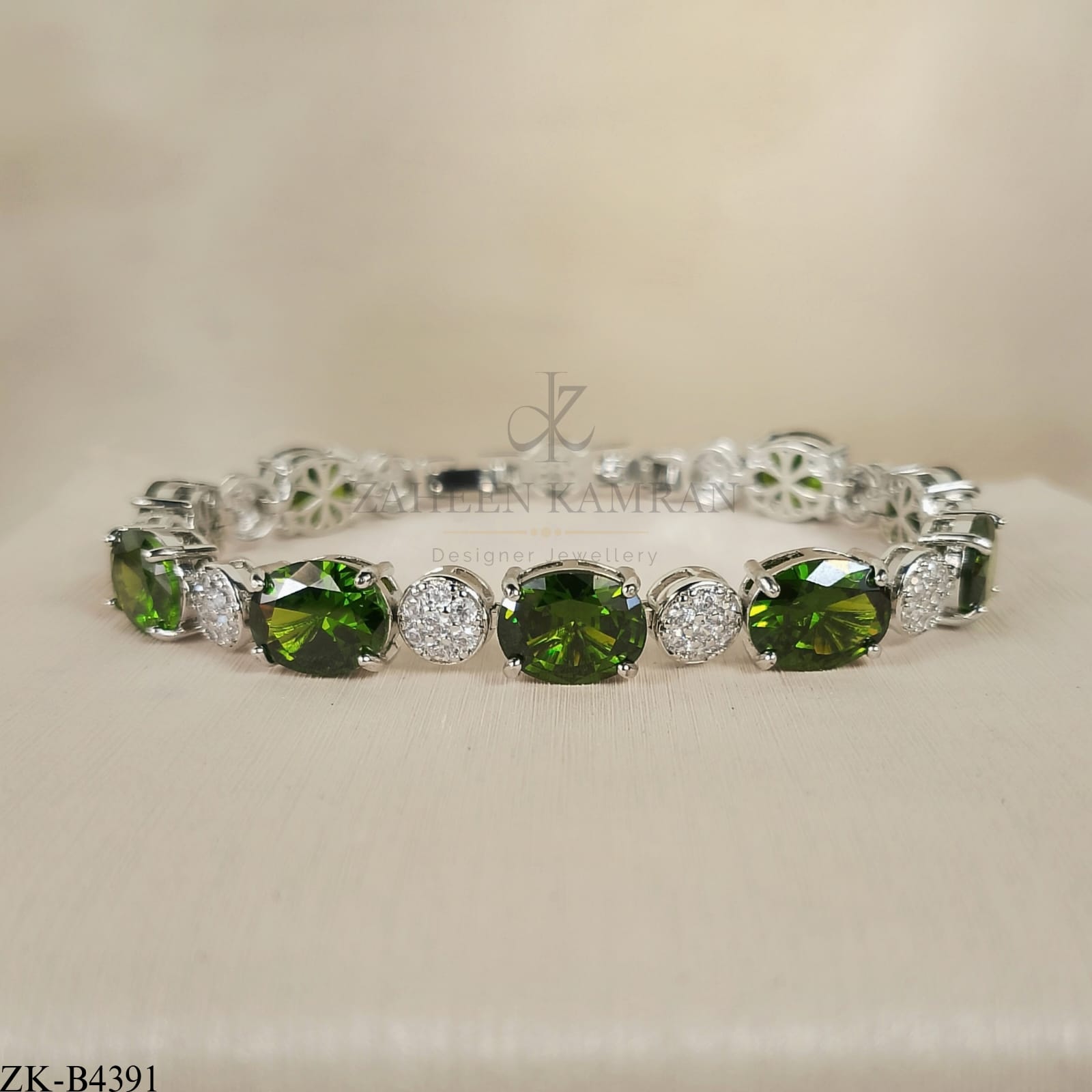 OVATE EMERALD BRACELET