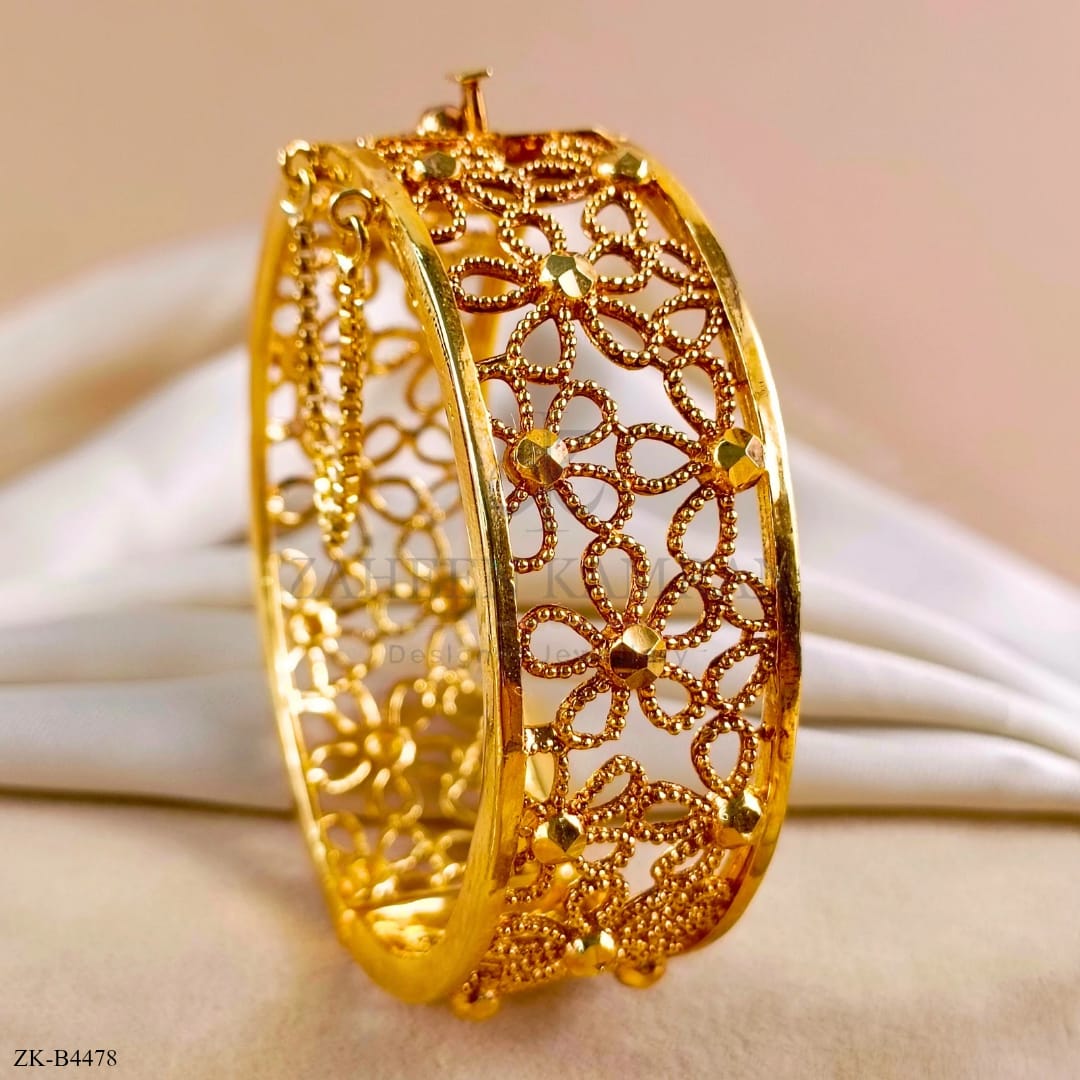 GOLDEN FLORAL BANGLE