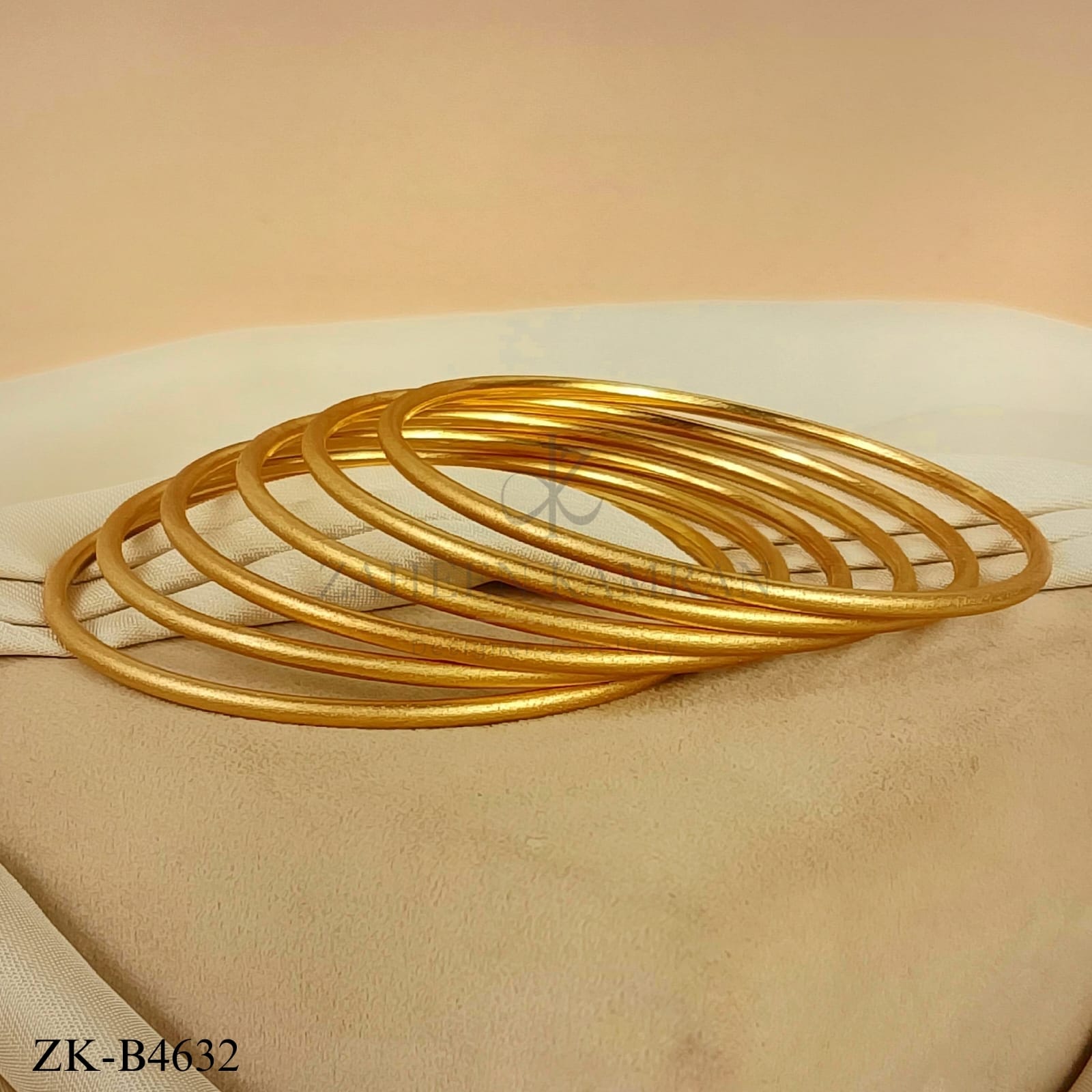 SIMPLE GOLDEN BANGLES