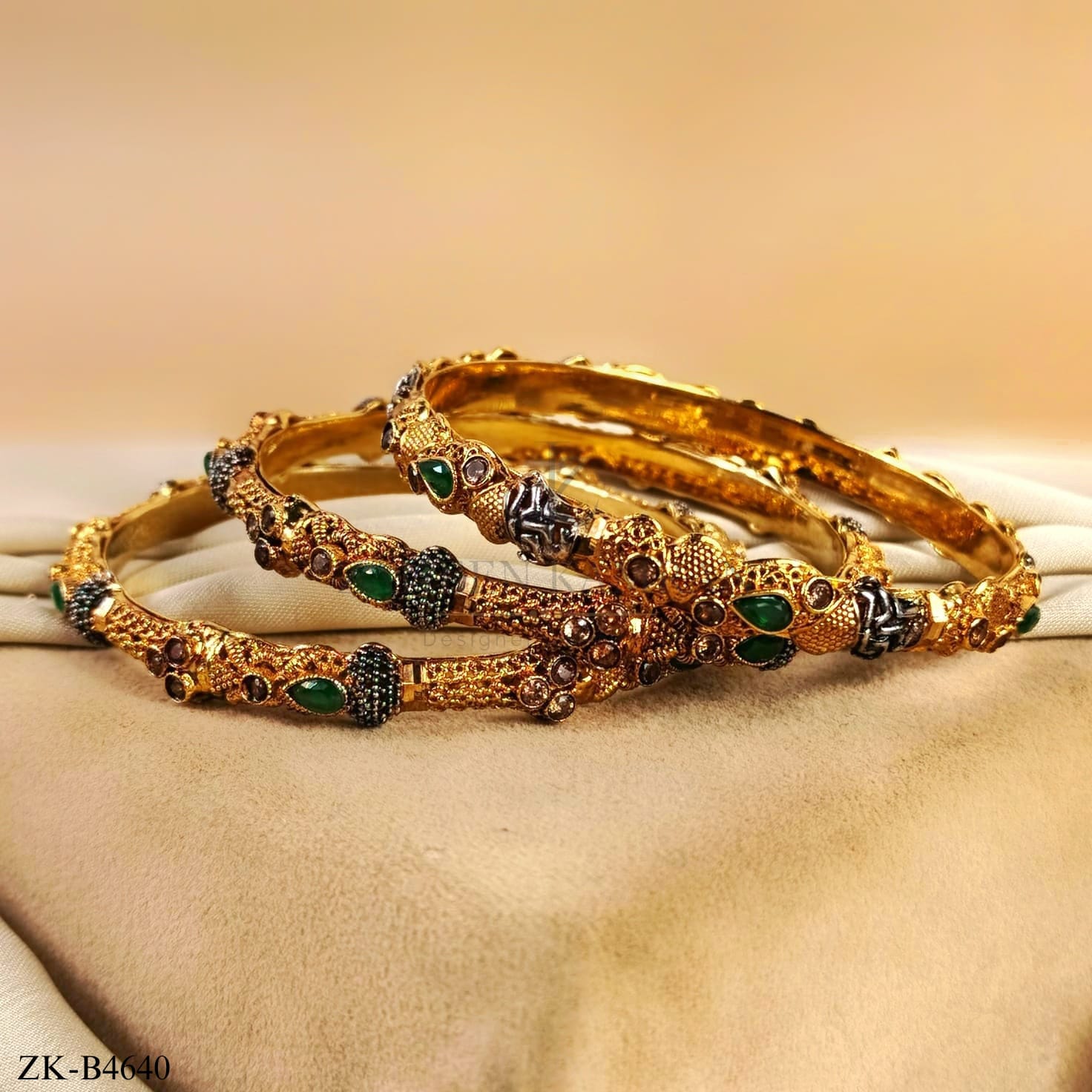 ANTIQUE EMERALD EARRINGS