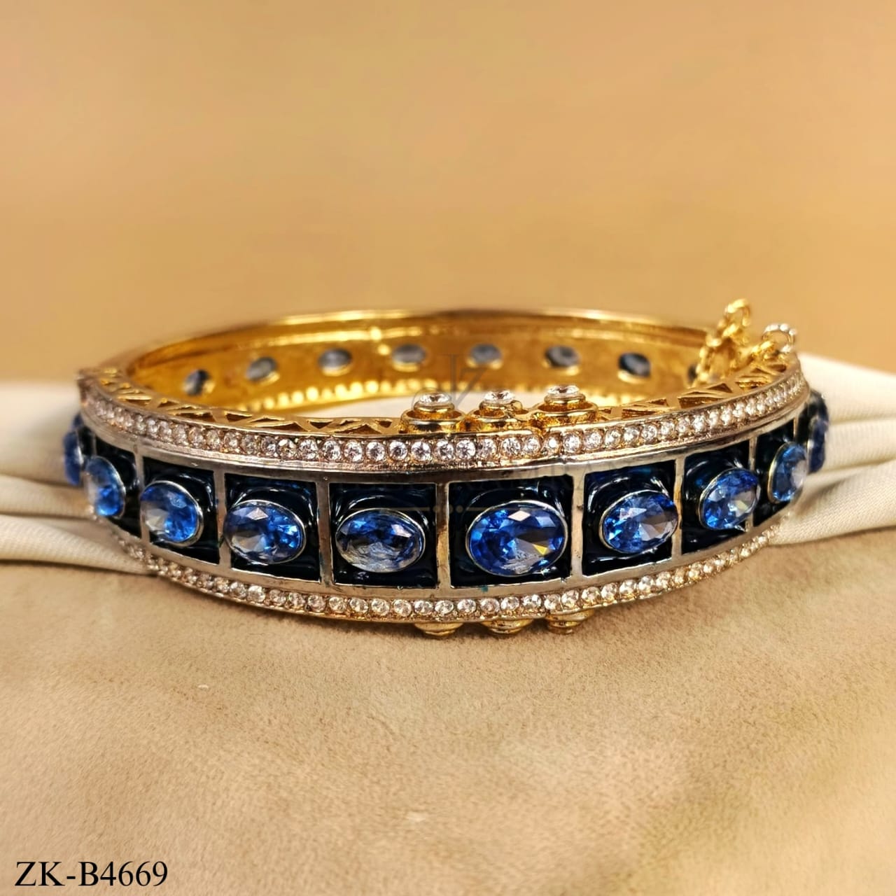 SAPPHIRE BANGLE