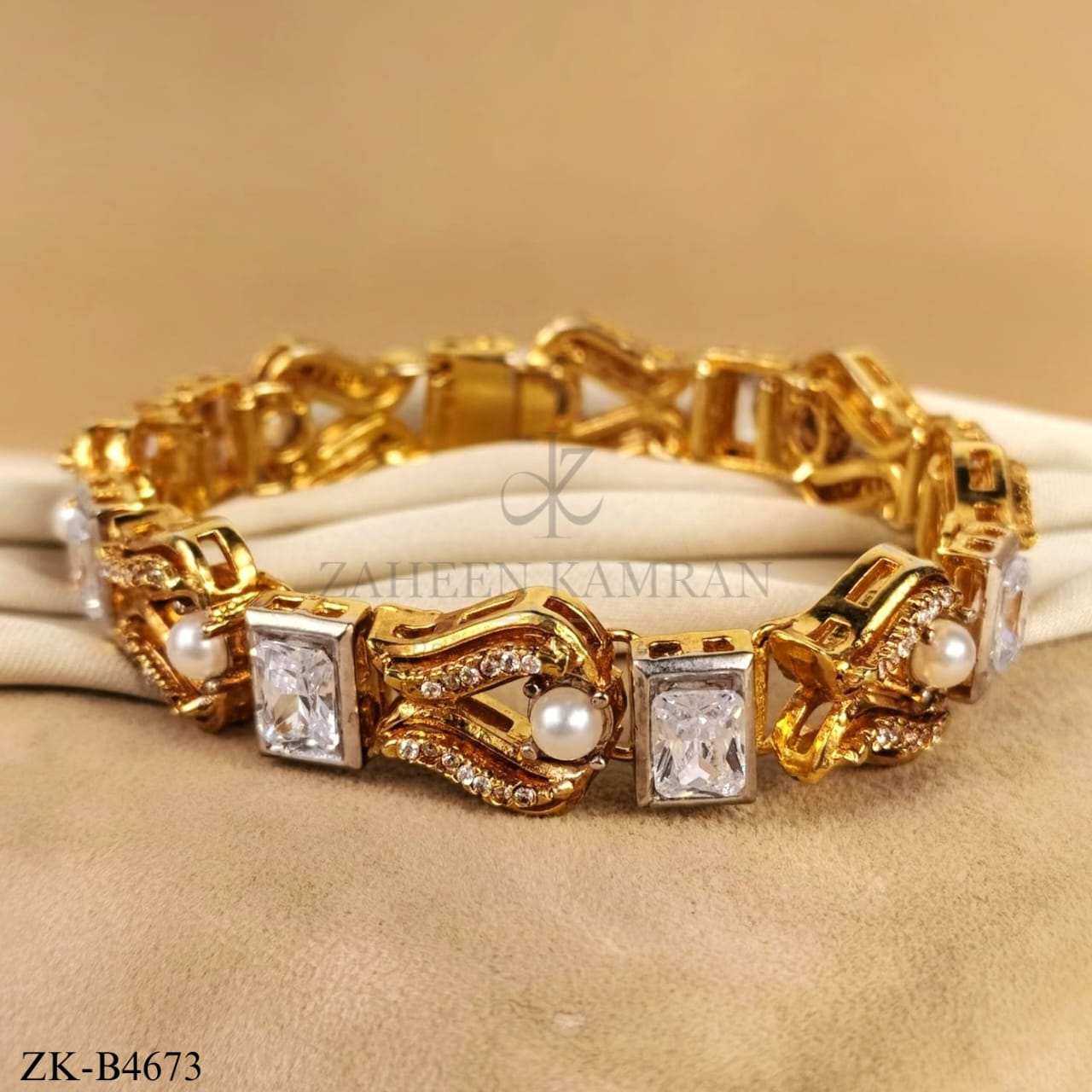 SQUARE-CUT ZIRCONS BANGLE