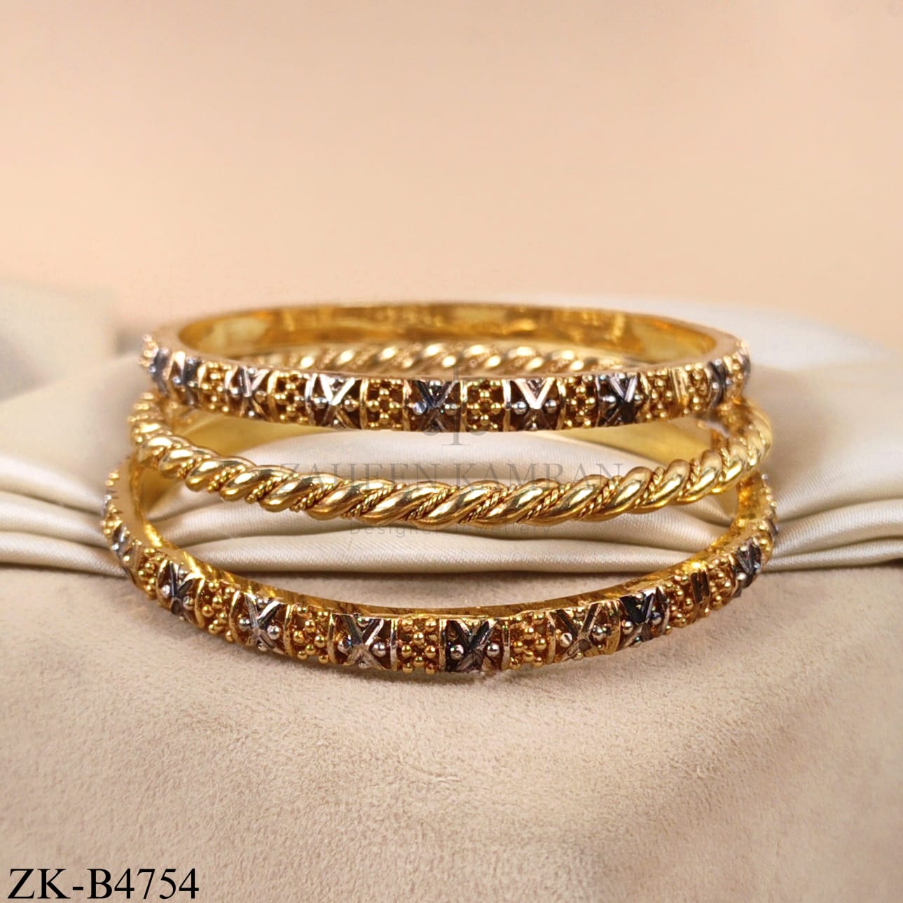 GOLDEN ACCENTED BANGLES