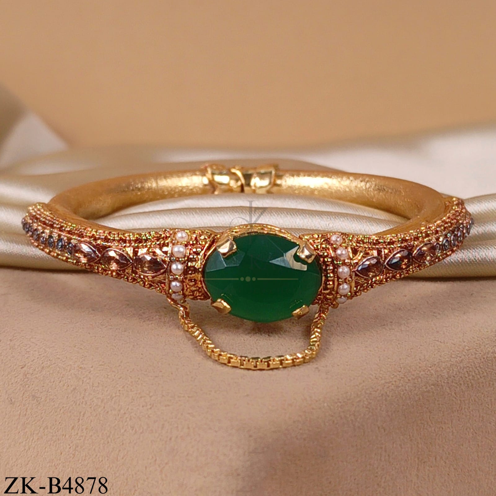 EMERALD PEAL STATEMENT BANGLE