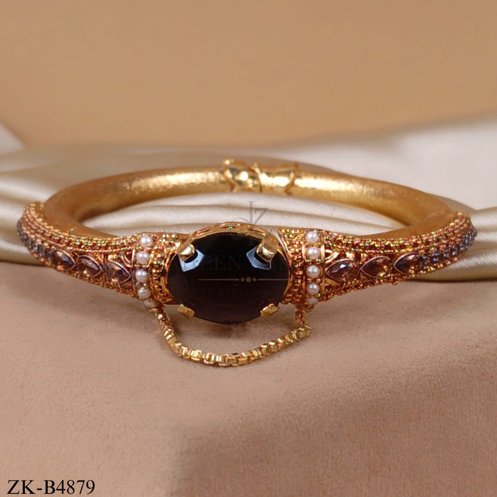 BLACK ONYX STATEMENT BANGLE
