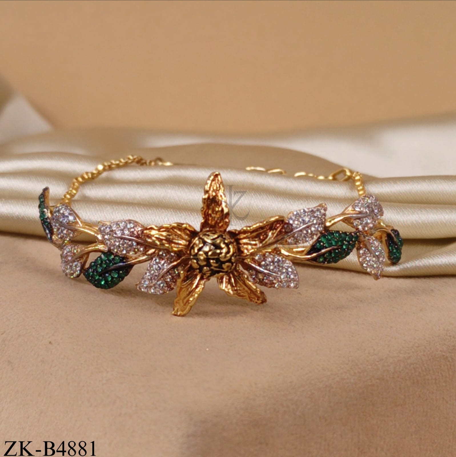 EMERALD LEAF GOLDEN BRACELET
