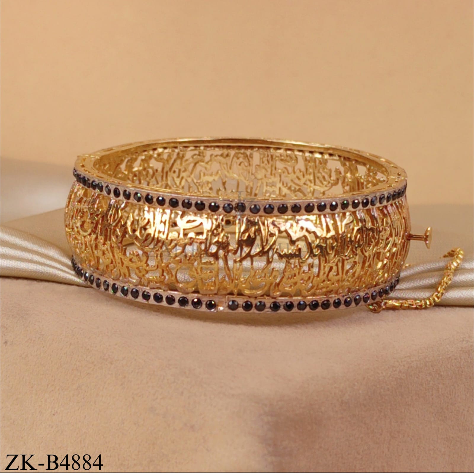 CALLIGRAPHY BORDER BANGLE
