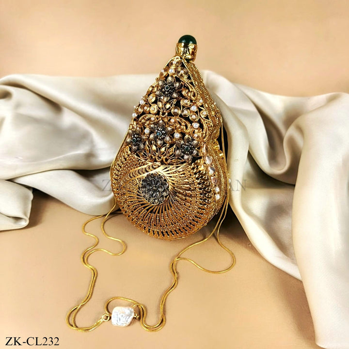 ANTIQUE PEARLS CLUTCH