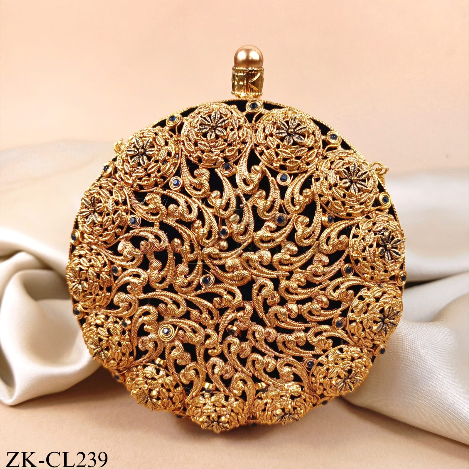 CIRCULAR EMERALD CLUTCH