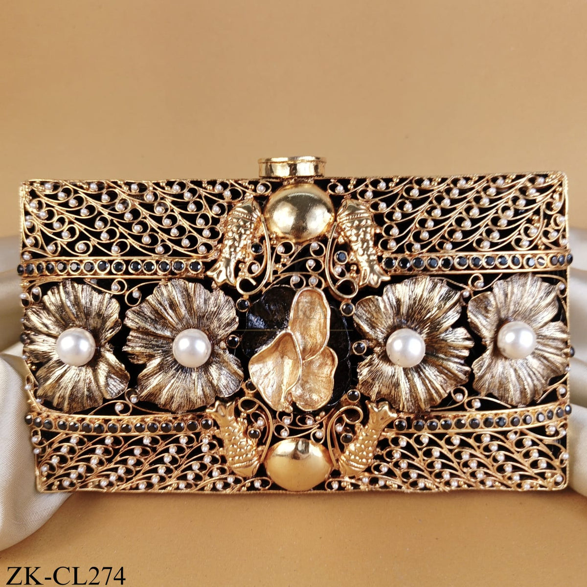 BLOSSOM PEARLS CLUTCH